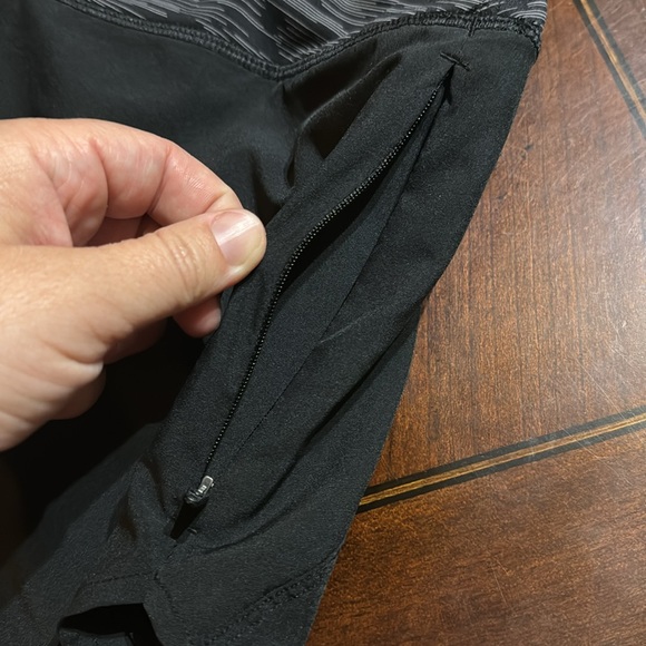 Black workout shorts with zip pocket in large - Picture 3 of 3
